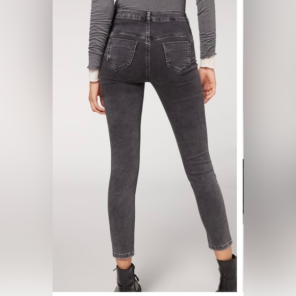 Calzedonia- Women's push-up jeans size XS gently worn. - Picture 3 of 5